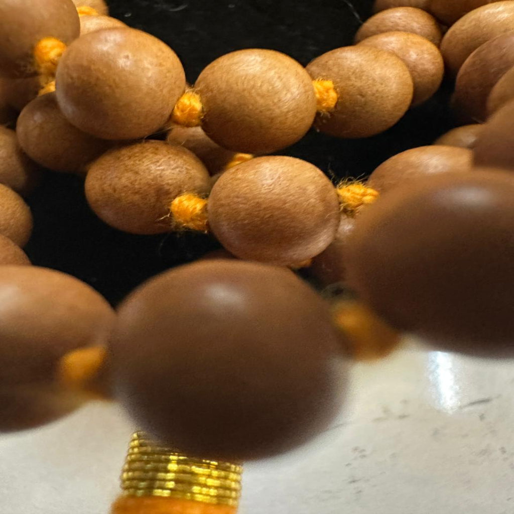 Chandan Mala (Pila Dhaga, 8mm)